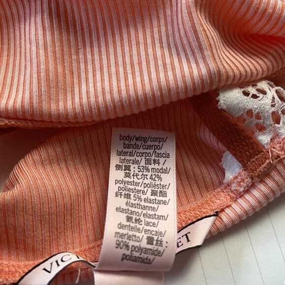 𝅺VICTORIA Secret lace trim triangle bralette - Picture 8 of 8